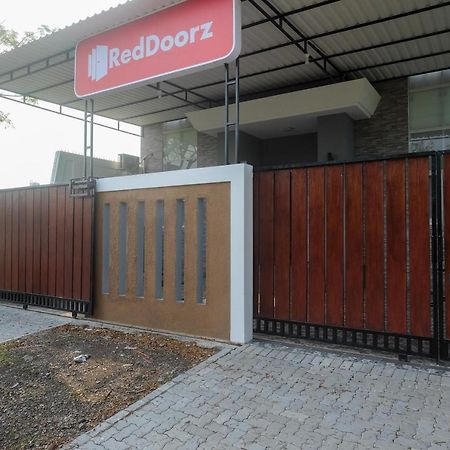 Reddoorz Near Kawasan Bandara Ahmad Yani Semarang 2 Hotel Exterior photo